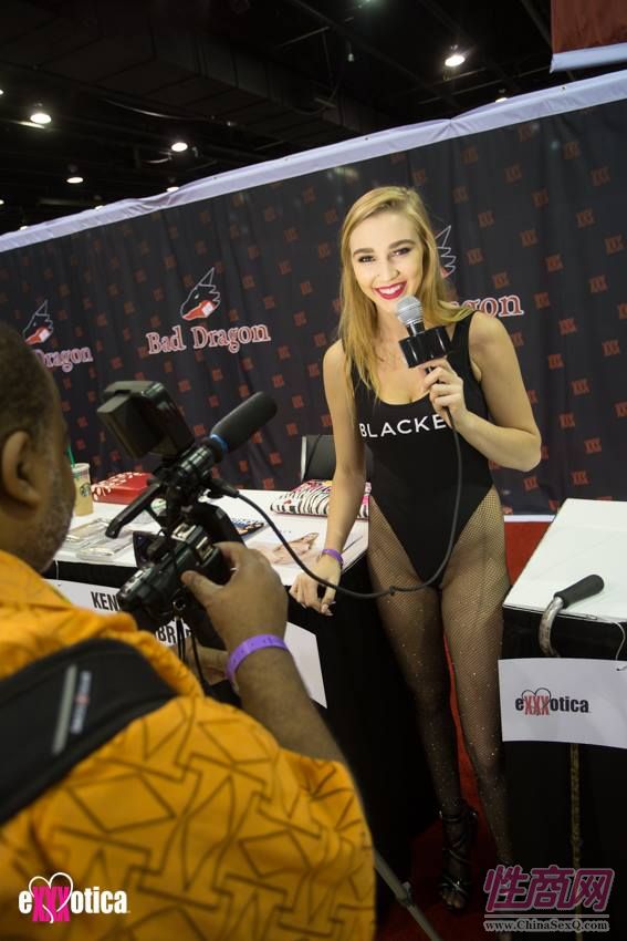 2017美国eXXXotica芝加哥成人展精彩表演图片12