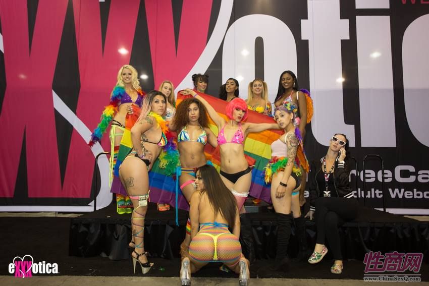 2017美国eXXXotica芝加哥成人展精彩表演图片16