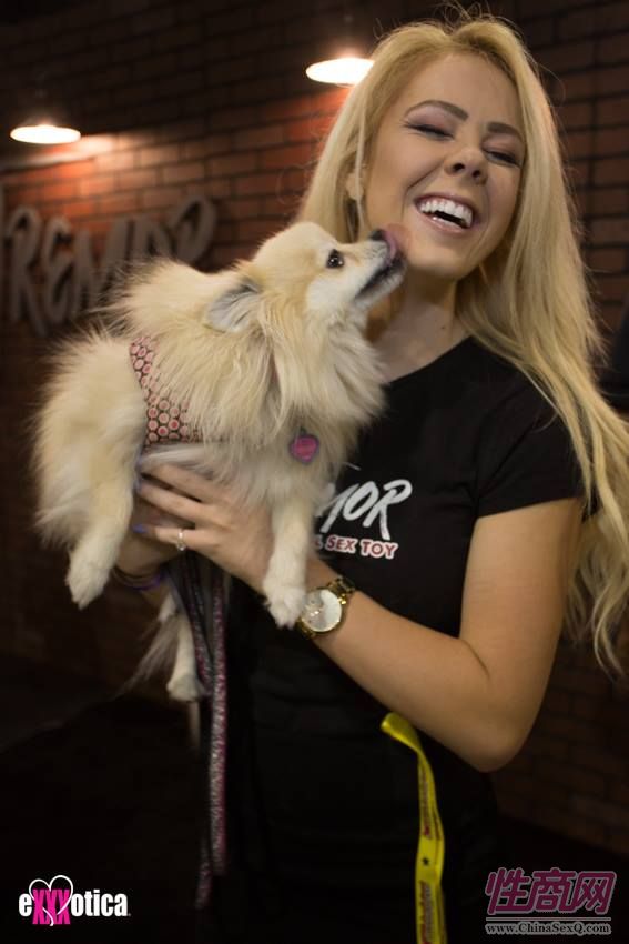 2017美国eXXXotica芝加哥成人展精彩表演图片35