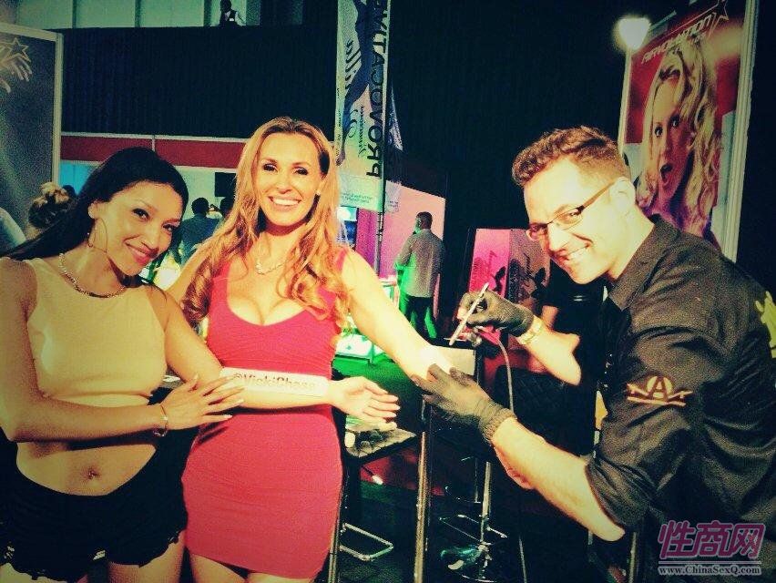 成人博览中的黑珍珠2014南非成人展Sexpo图片20