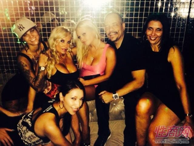 成人博览中的黑珍珠2014南非成人展Sexpo图片55