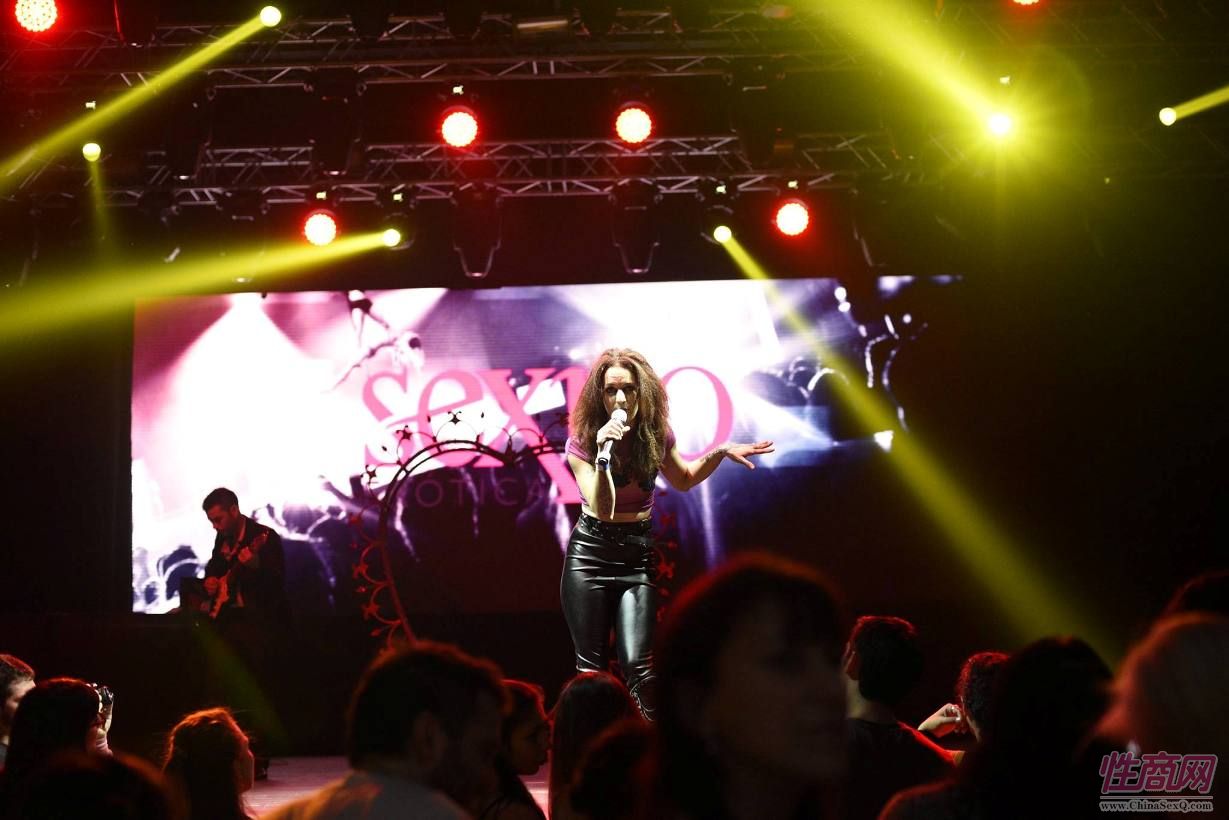 2016阿根廷成人展上演性感热舞引爆现场图片6