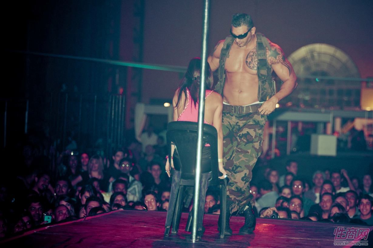 2016阿根廷成人展上演性感热舞引爆现场图片7