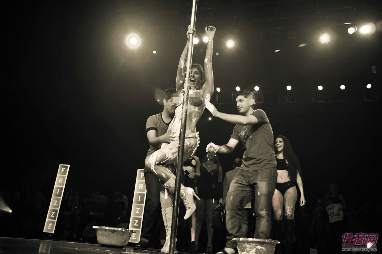 2016阿根廷成人展上演性感热舞引爆现场图片11