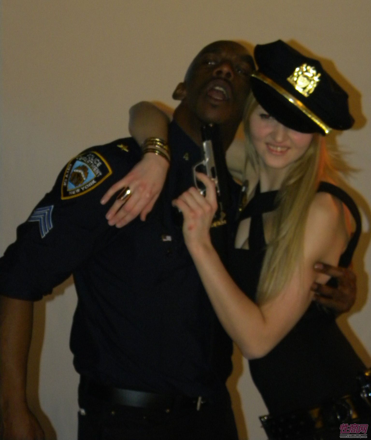 2013拉脱维亚成人展举办多场性感热舞表演图片23