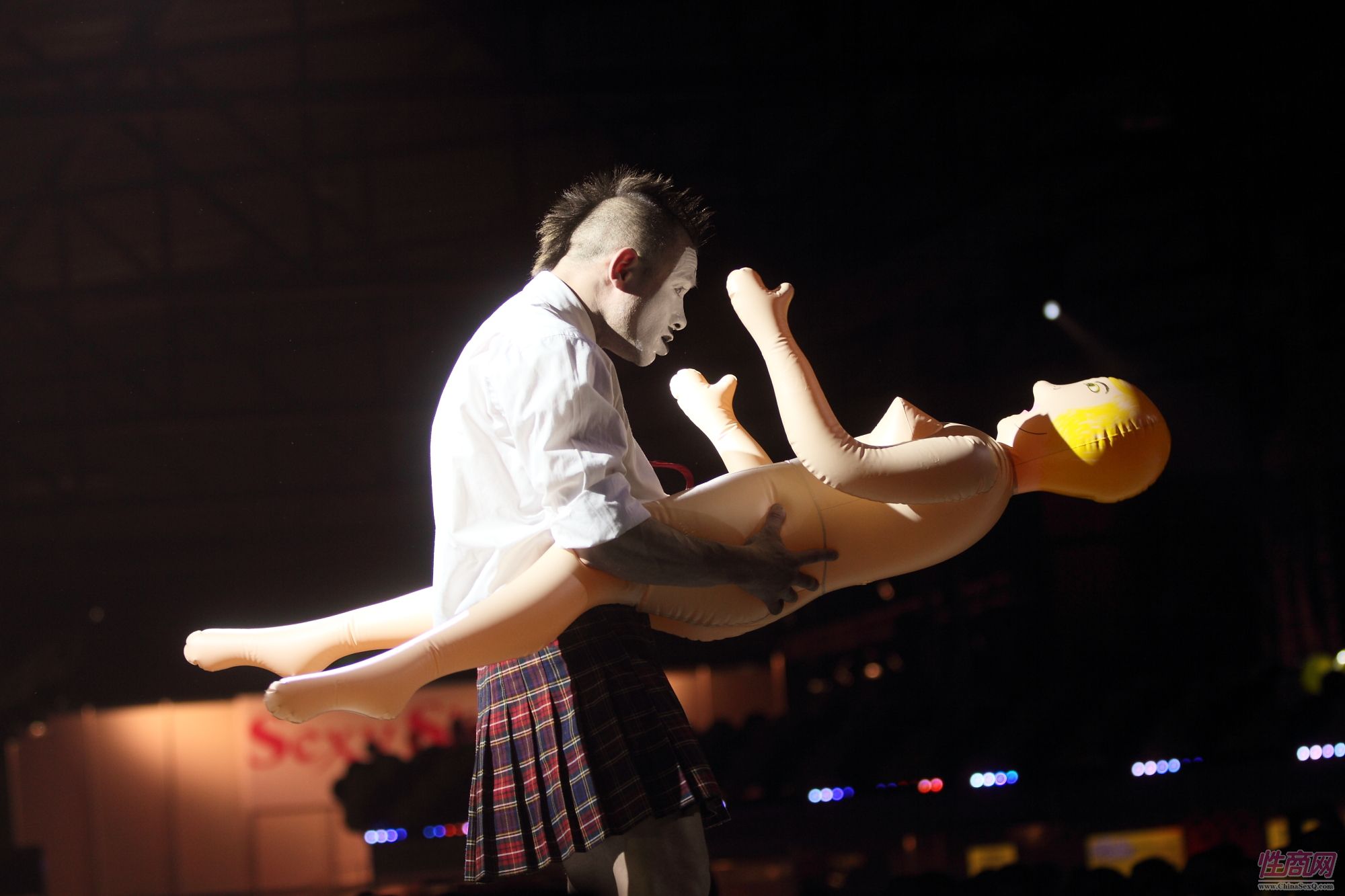 2013拉脱维亚成人展举办多场性感热舞表演图片29