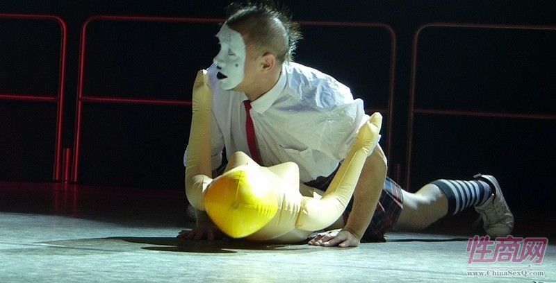 2013拉脱维亚成人展举办多场性感热舞表演图片15