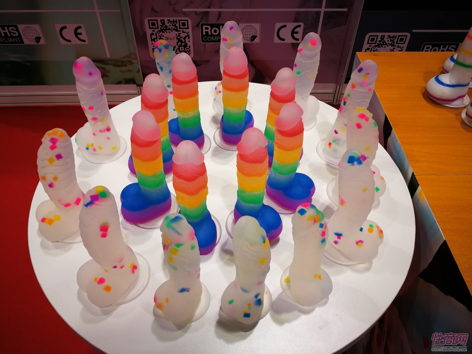比色玩具,色彩斑斓,成为展会亮点