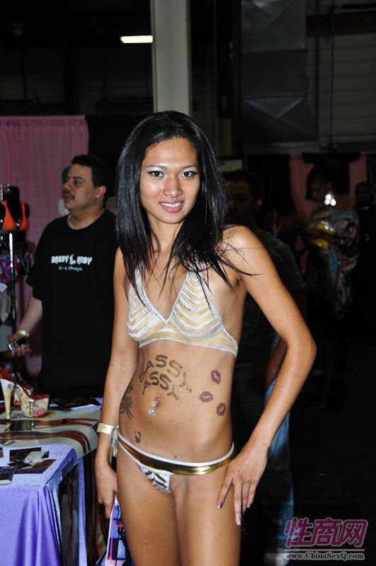 2009美国eXXXotica新泽西成人展参展影星图片8