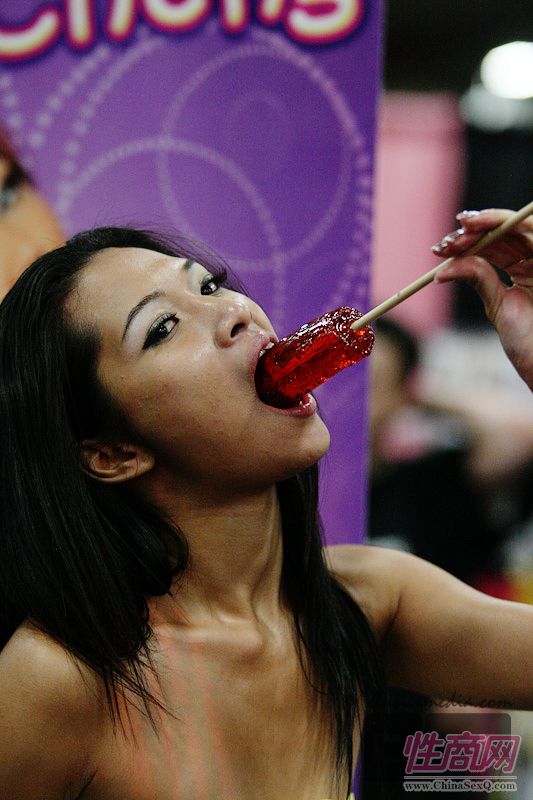 2009美国eXXXotica新泽西成人展参展影星图片31