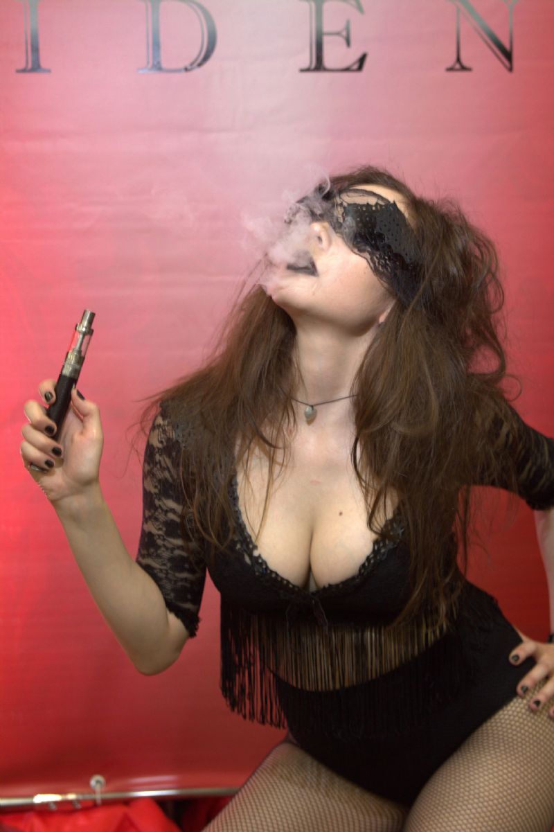 xShow����˹����չ��ױ��10