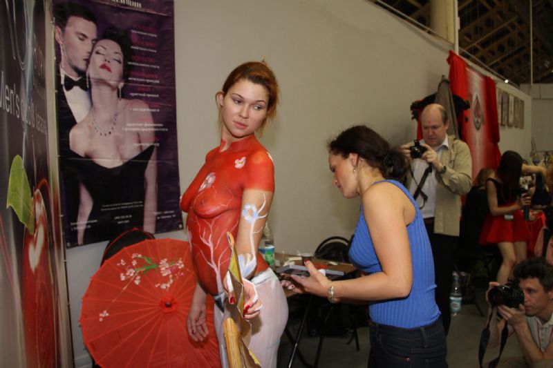 xShow����˹����չ��ױ��18