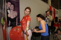 xShow����˹����չ��ױ��18