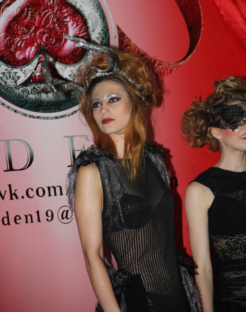 xShow����˹����չ��ױ��30