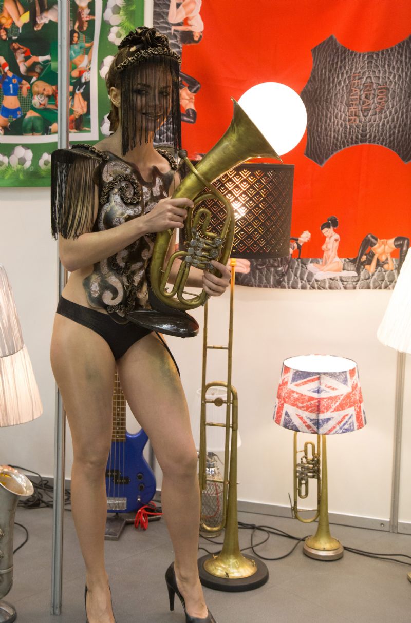 xShow����˹����չ��ױ��47