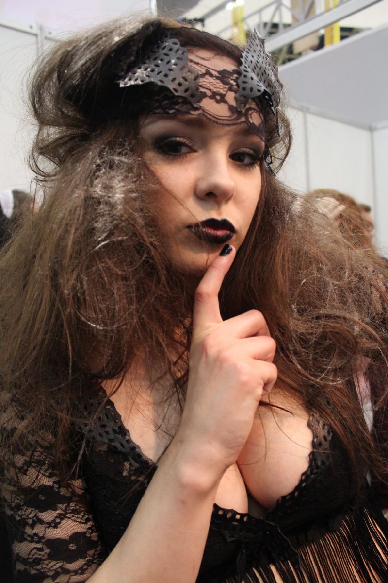 xShow����˹����չ��ױ��37