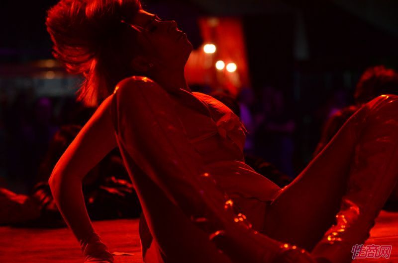 �Ը��赸����