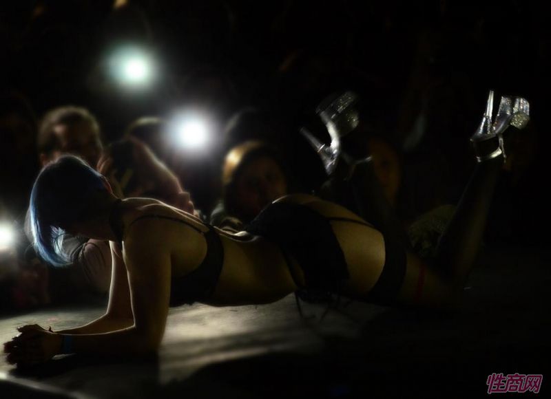 �Ը��赸����