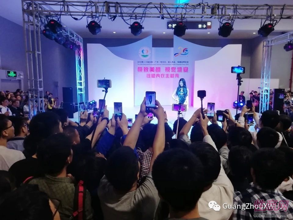 18年广州性文化节-展会现场 (73)