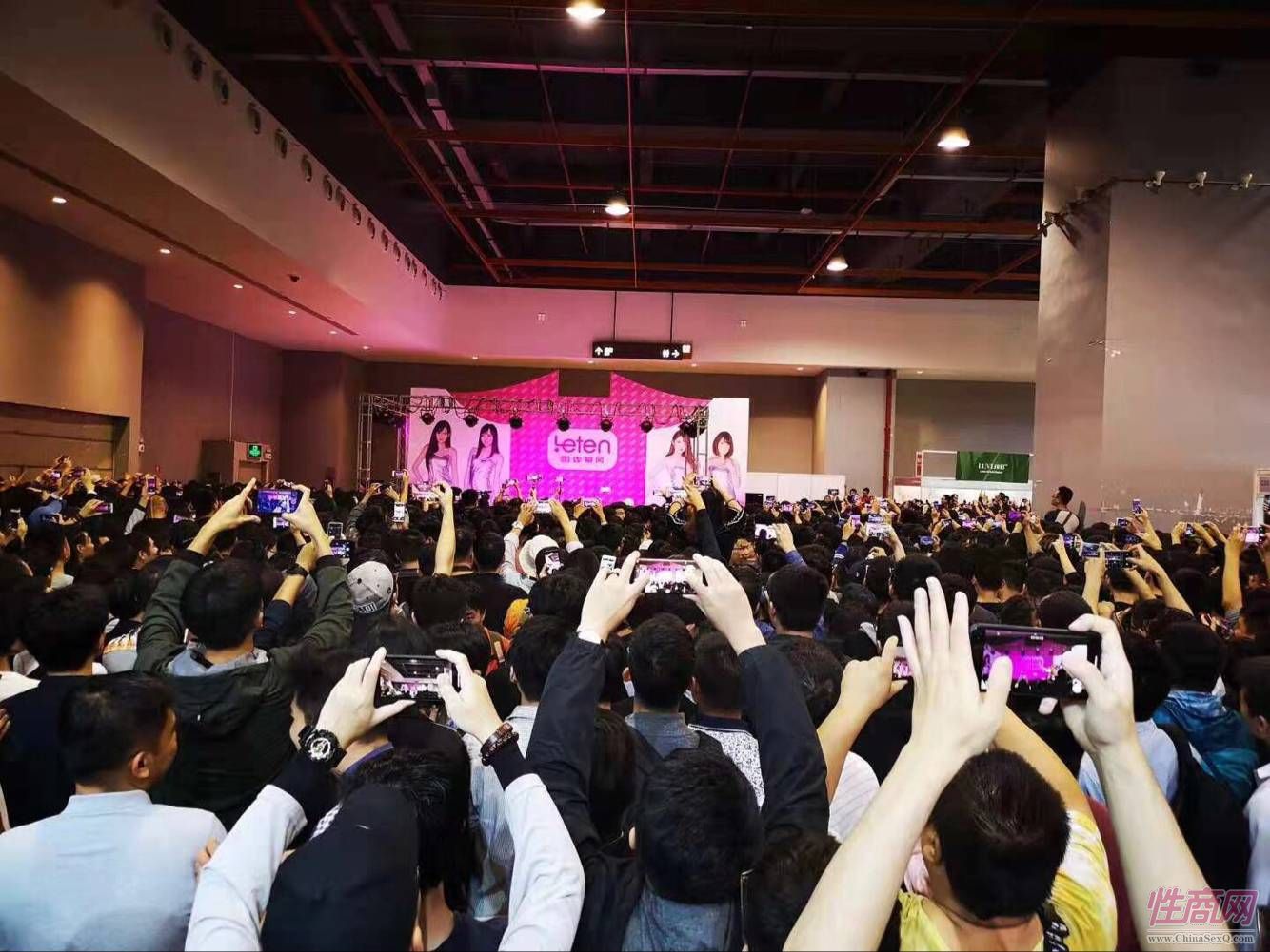 18年广州性文化节-展会现场 (11)