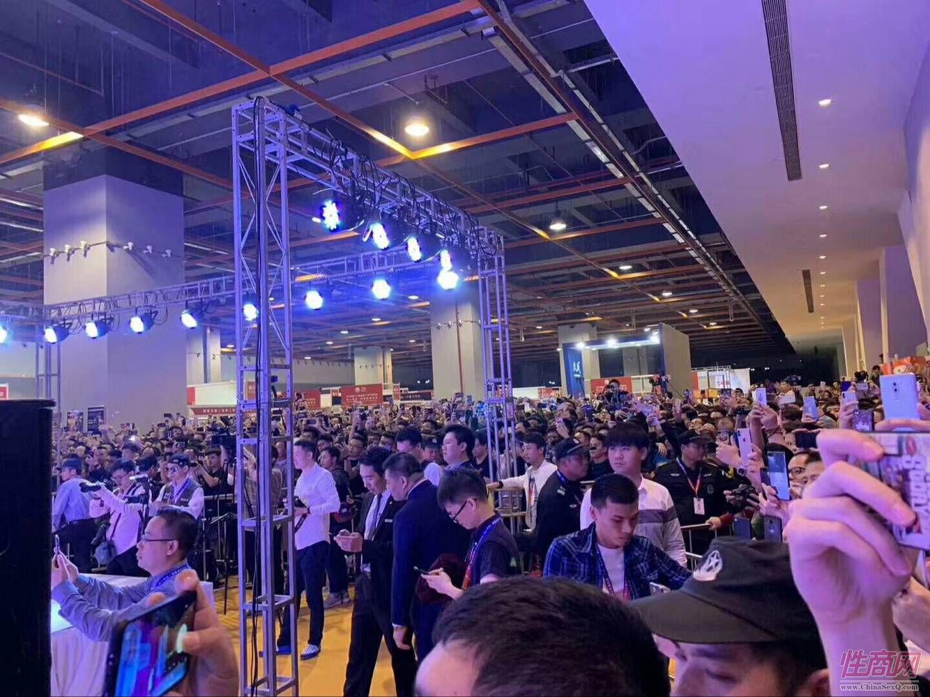 18年广州性文化节-展会现场 (16)