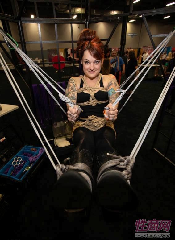 观众体验SM游戏