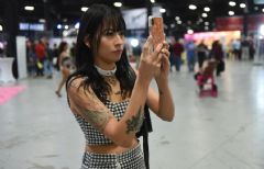 Ů����������