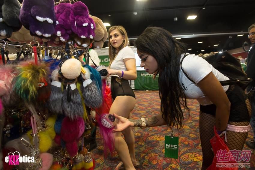 售卖各种情趣玩具小饰品