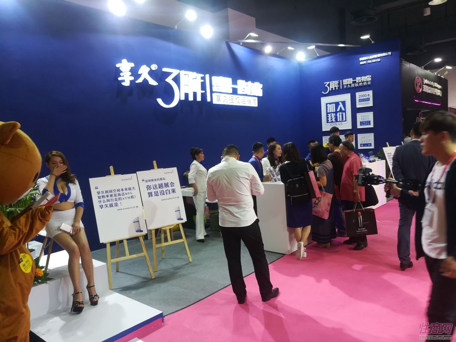 �������