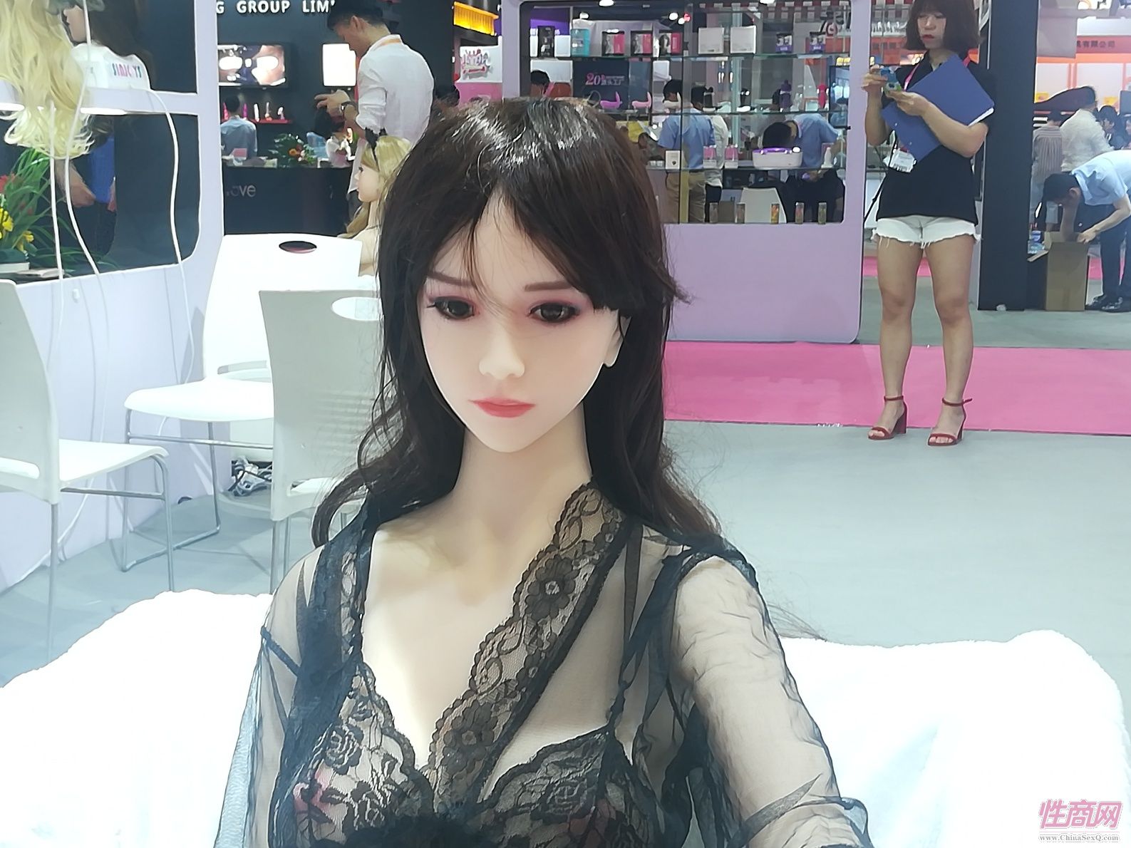 18上海成人展-实体娃娃 (2)