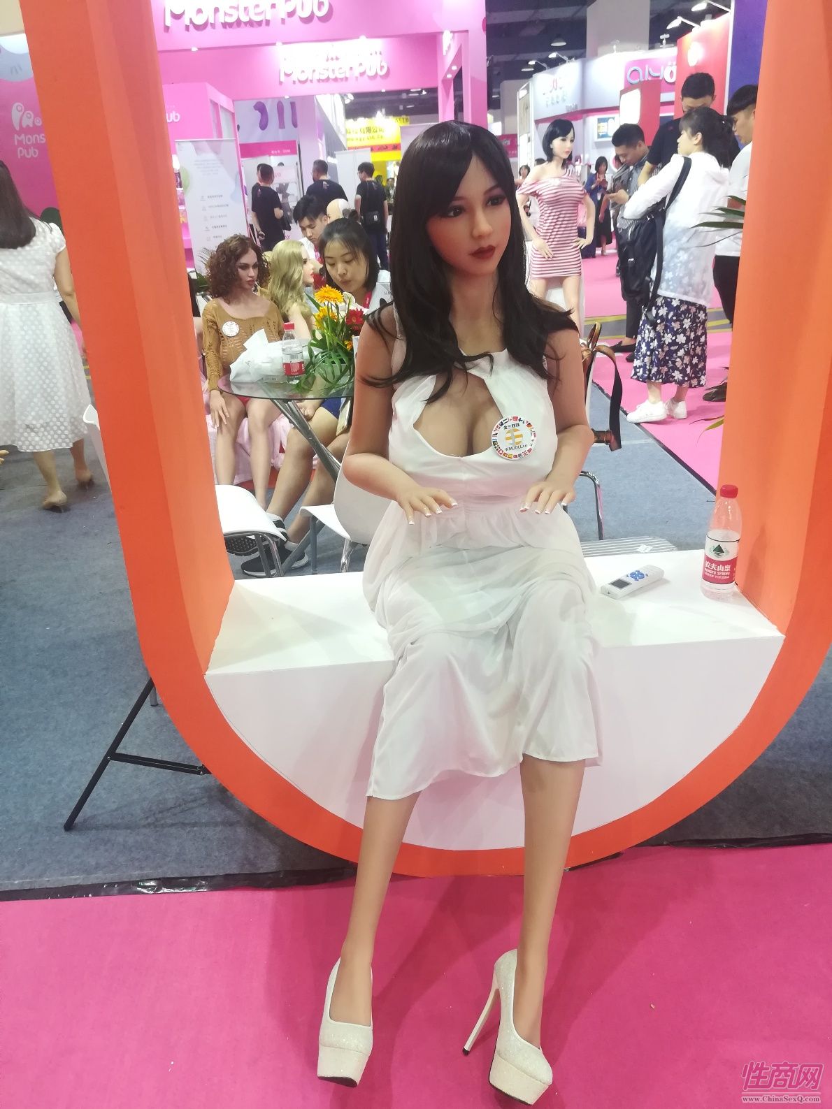 18上海成人展-实体娃娃 (5)