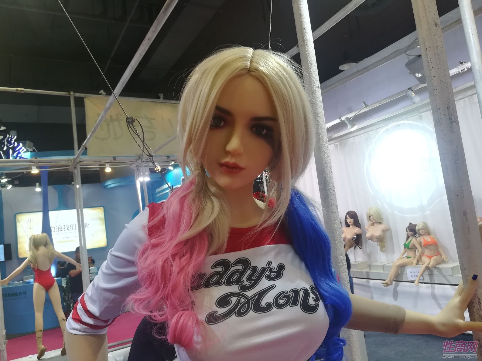 18上海成人展-实体娃娃 (9)