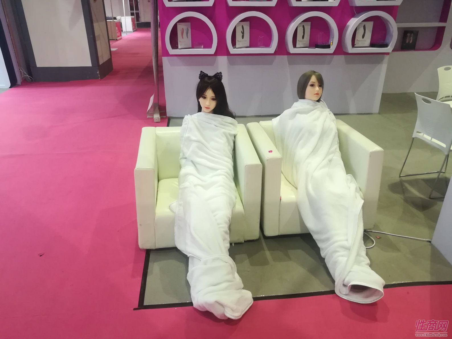 18上海成人展-实体娃娃 (29)