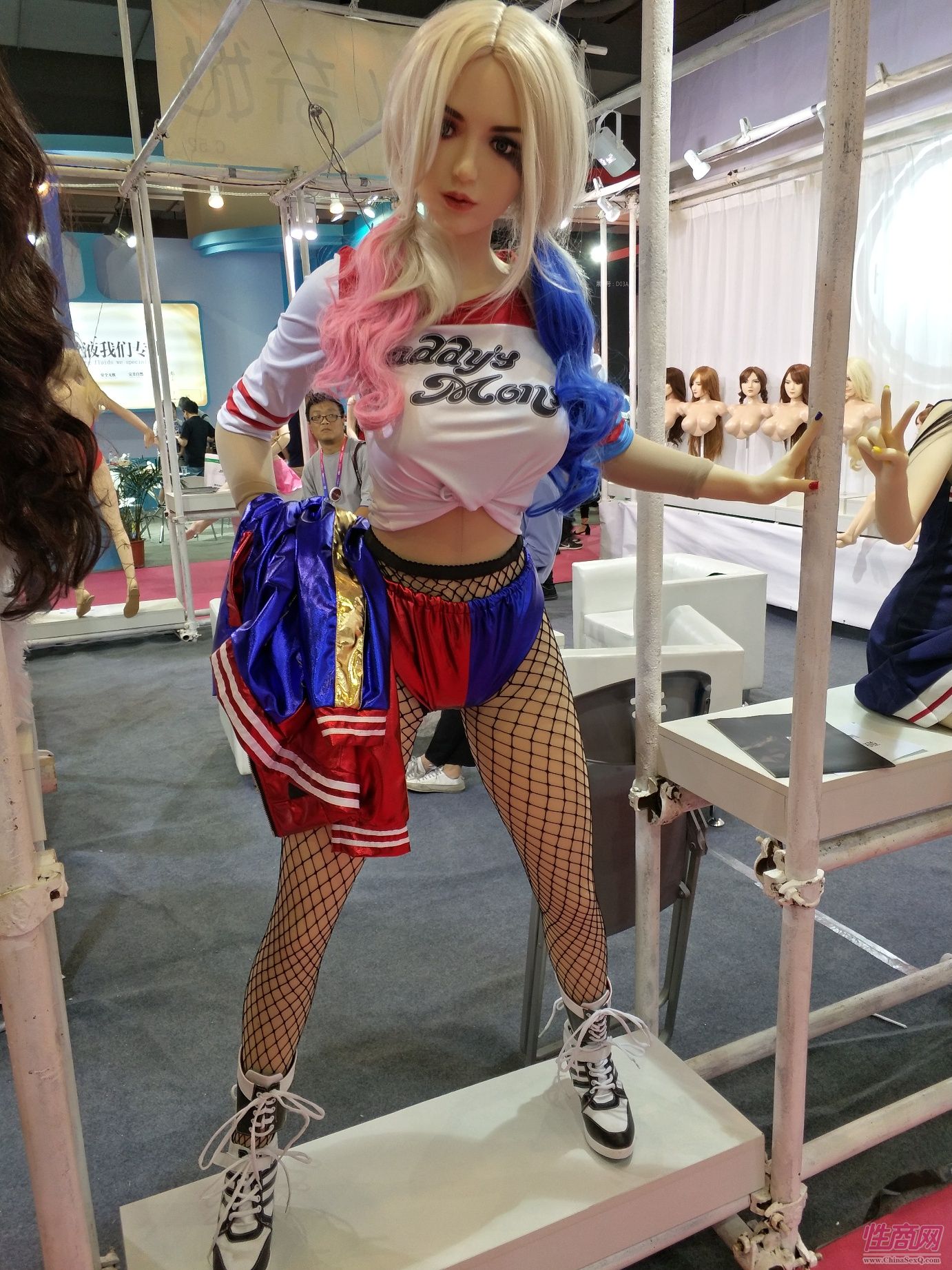 18上海成人展-实体娃娃 (21)