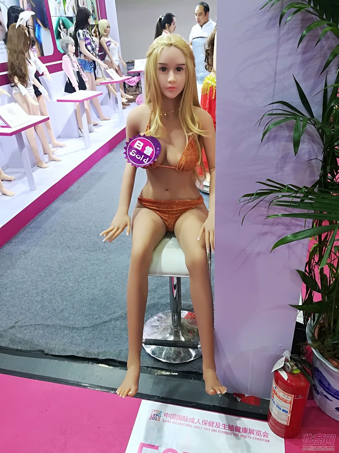 18上海成人展-实体娃娃 (30)