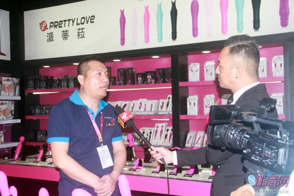 广东卫视采访参展企业百乐