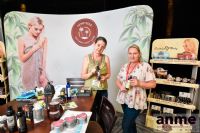 Ů�û���������Ʒչ��