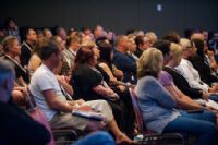 ��̳�ܵ���չ���ڵĻ�ӭ