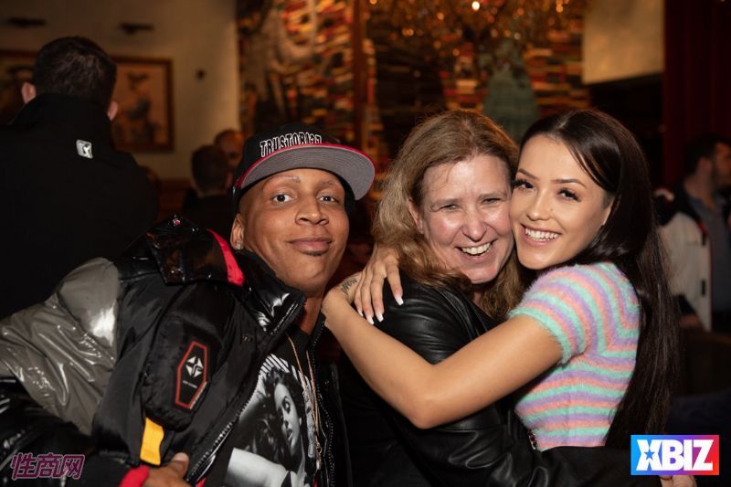 ������Ȥ�佱��XBIZ����ҵ�ι� (3)