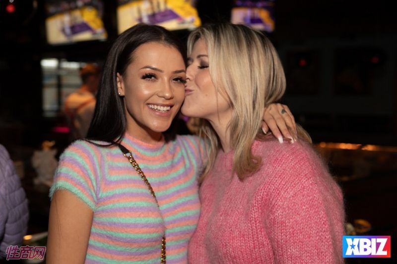 ������Ȥ�佱��XBIZ����ҵ�ι� (8)