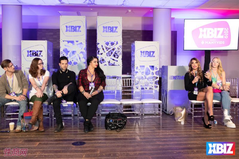 ������Ȥ�佱��XBIZ Show��ר�ҷ���