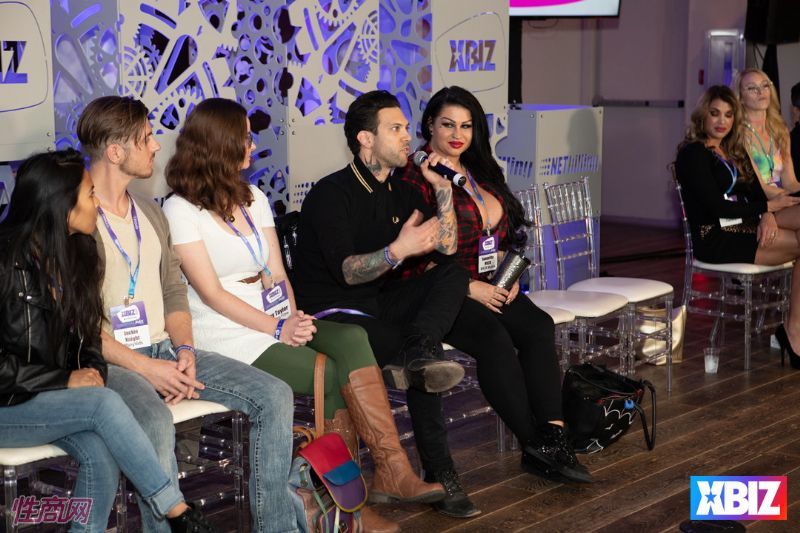 ������Ȥ�佱��XBIZ Show��ר�ҷ��� (3)