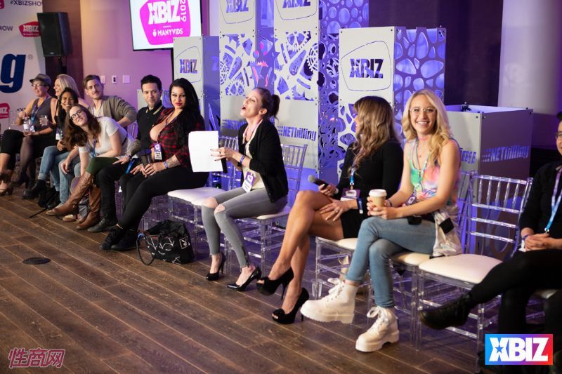 ������Ȥ�佱��XBIZ Show��ר�ҷ��� (5)