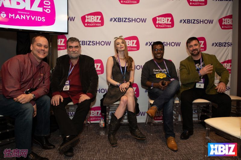 ������Ȥ�佱��XBIZ Show��ר�ҷ��� (9)