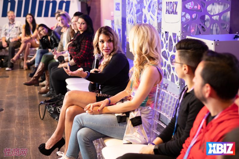 ������Ȥ�佱��XBIZ Show��ר�ҷ��� (11)