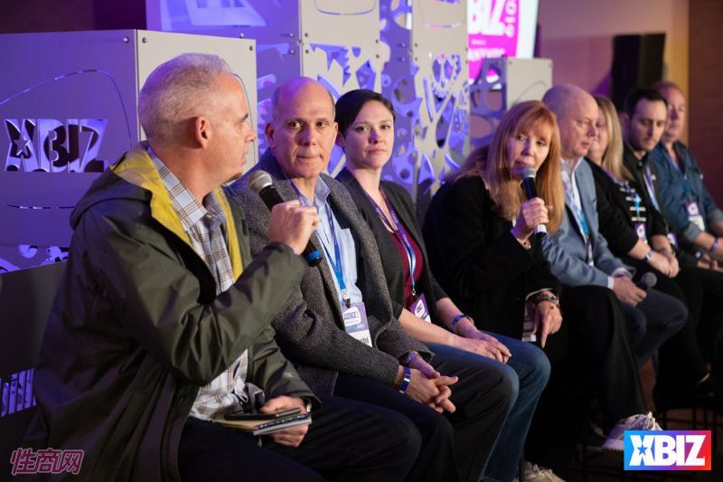 ������Ȥ�佱��XBIZ Show��ר�ҷ��� (15)