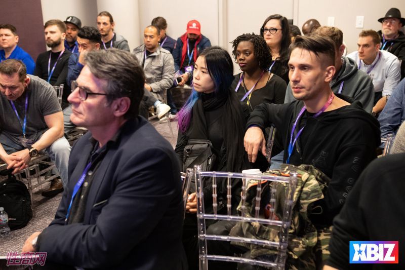 ������Ȥ�佱��XBIZ Show��ר�ҷ��� (16)