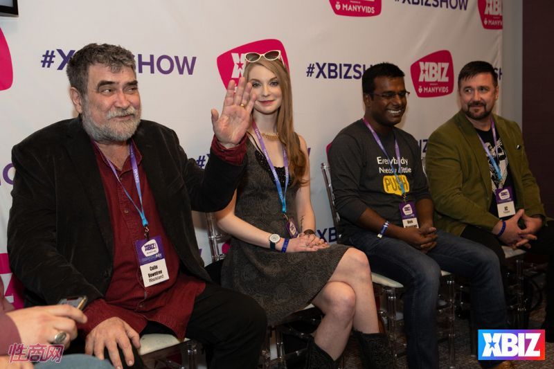 ������Ȥ�佱��XBIZ Show��ר�ҷ��� (17)