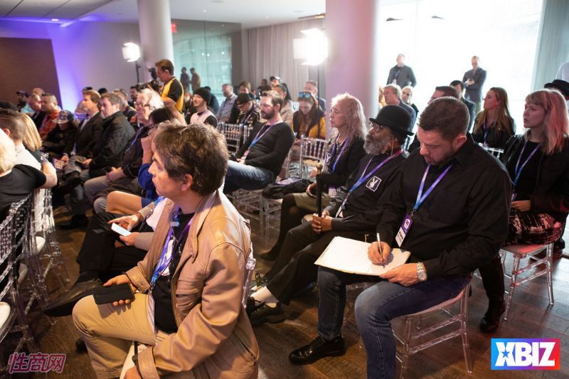 ������Ȥ�佱��XBIZ Show��ר�ҷ��� (18)