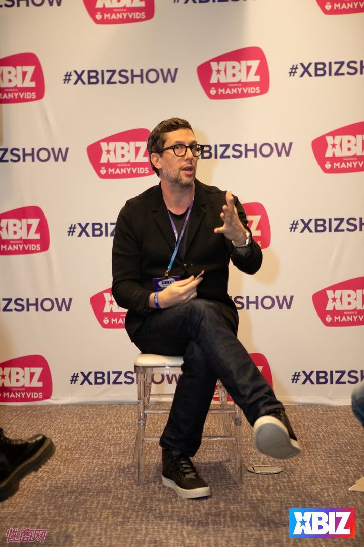 ������Ȥ�佱��XBIZ Show��ר�ҷ��� (21)